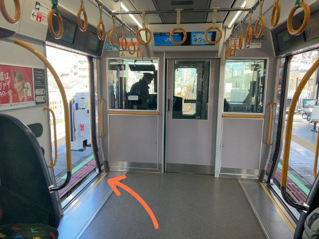 西九条駅で大阪方面の電車に乗り換える写真