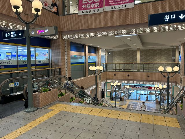 阪急伊丹駅改札出口から伊丹空港行きバス乗り場への道順