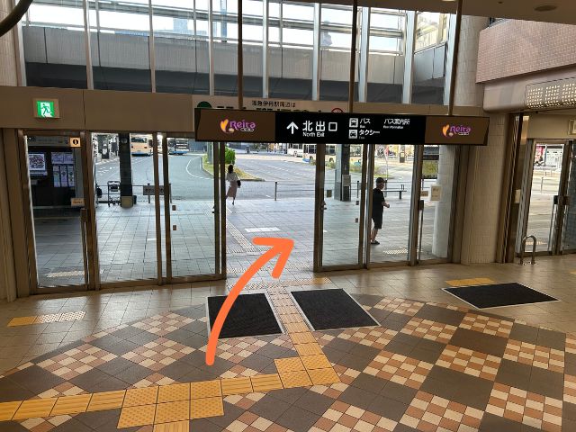 阪急伊丹駅改札出口から伊丹空港行きバス乗り場への道順